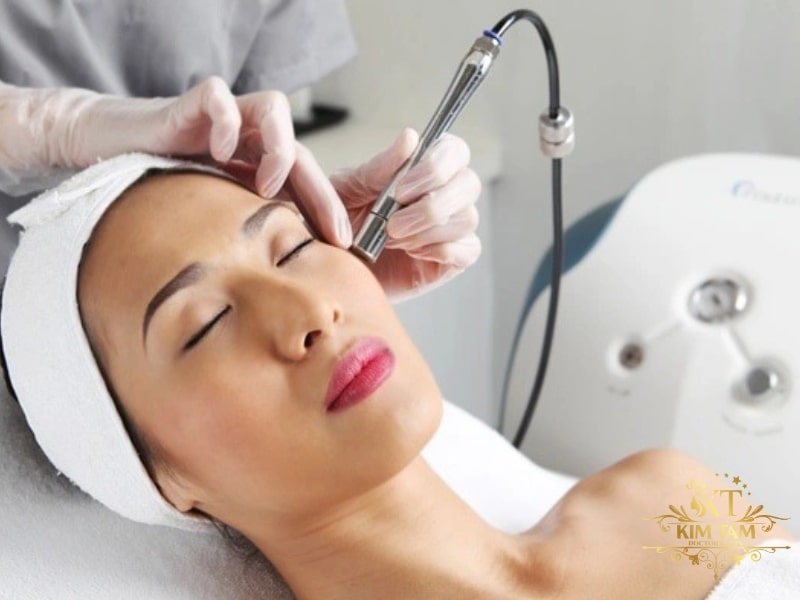 dùng kem chống nắng hàng ngày khi trị nám