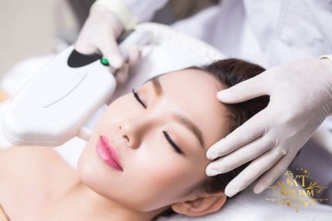 sử dụng kem chống nắng trong liệu trình điều trị nám tại các spa